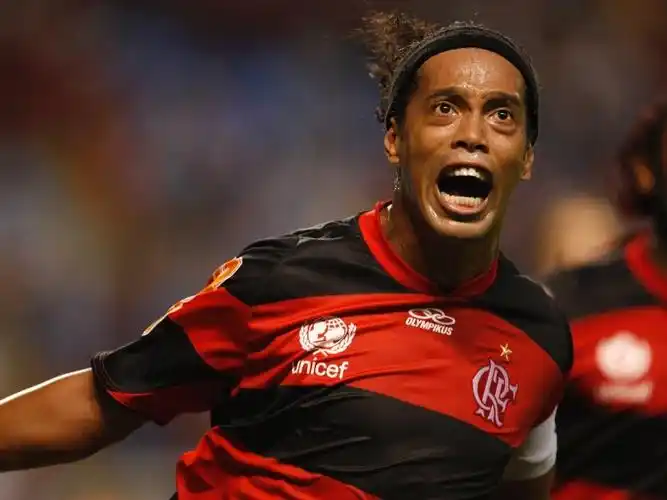 背后直塞球 背后直塞球