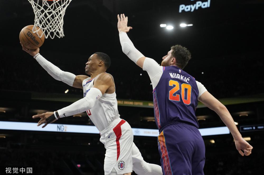 在场上拼尽 在场上拼尽